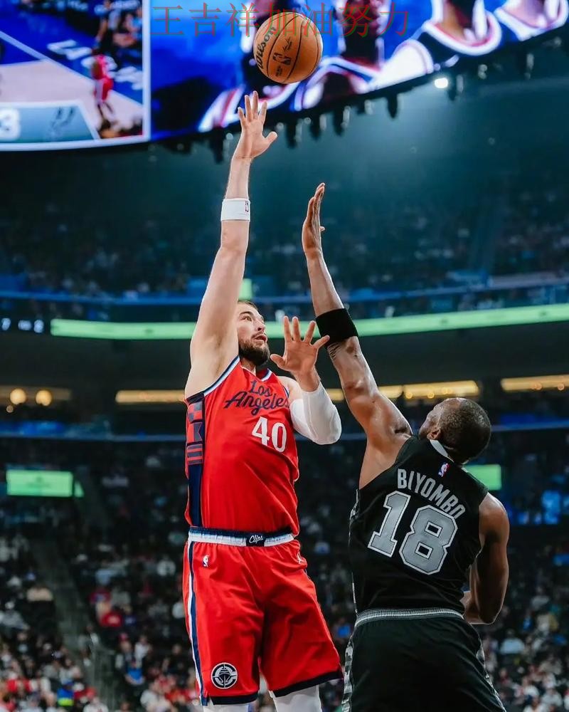 快船在WTA巡回赛中强强对话中笑到最后 为下一场比赛埋下伏笔 快船在WTA巡回赛中强强对话中笑到最后 为下一场比赛埋下伏笔